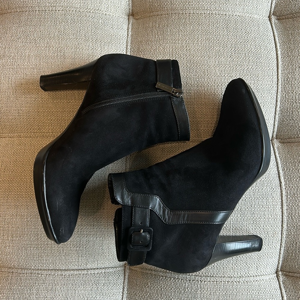 Size 8 Aquatalia ankle heel boots